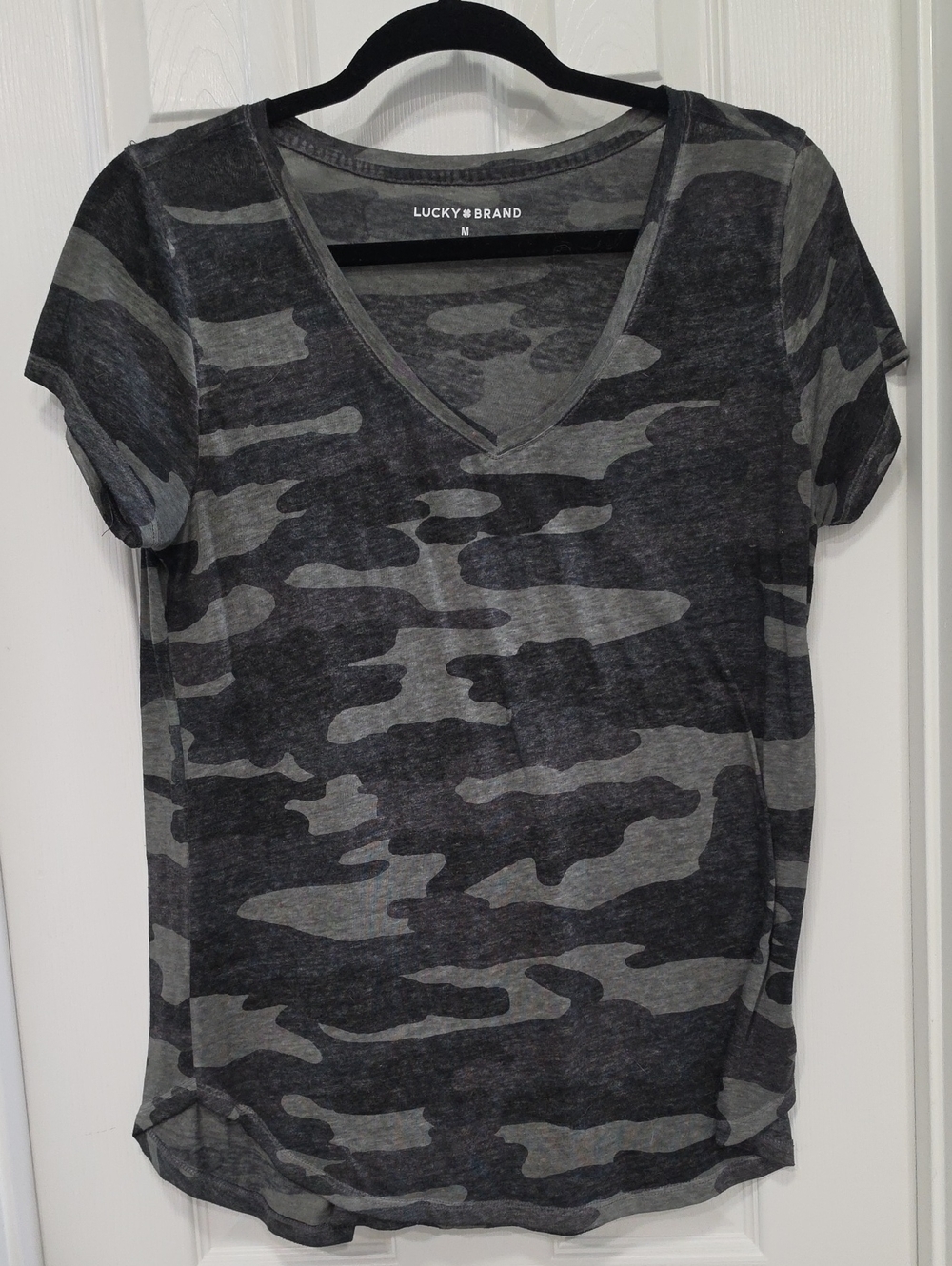 Lucky Brand Gray Camouflage V-Neck Short Sleeve Tee